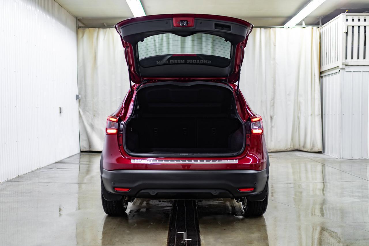 2022 Nissan Qashqai AWD SV Roof BCam Red Deer AB