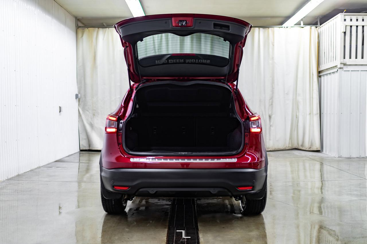 2022 Nissan Qashqai AWD SV Roof BCam Red Deer AB