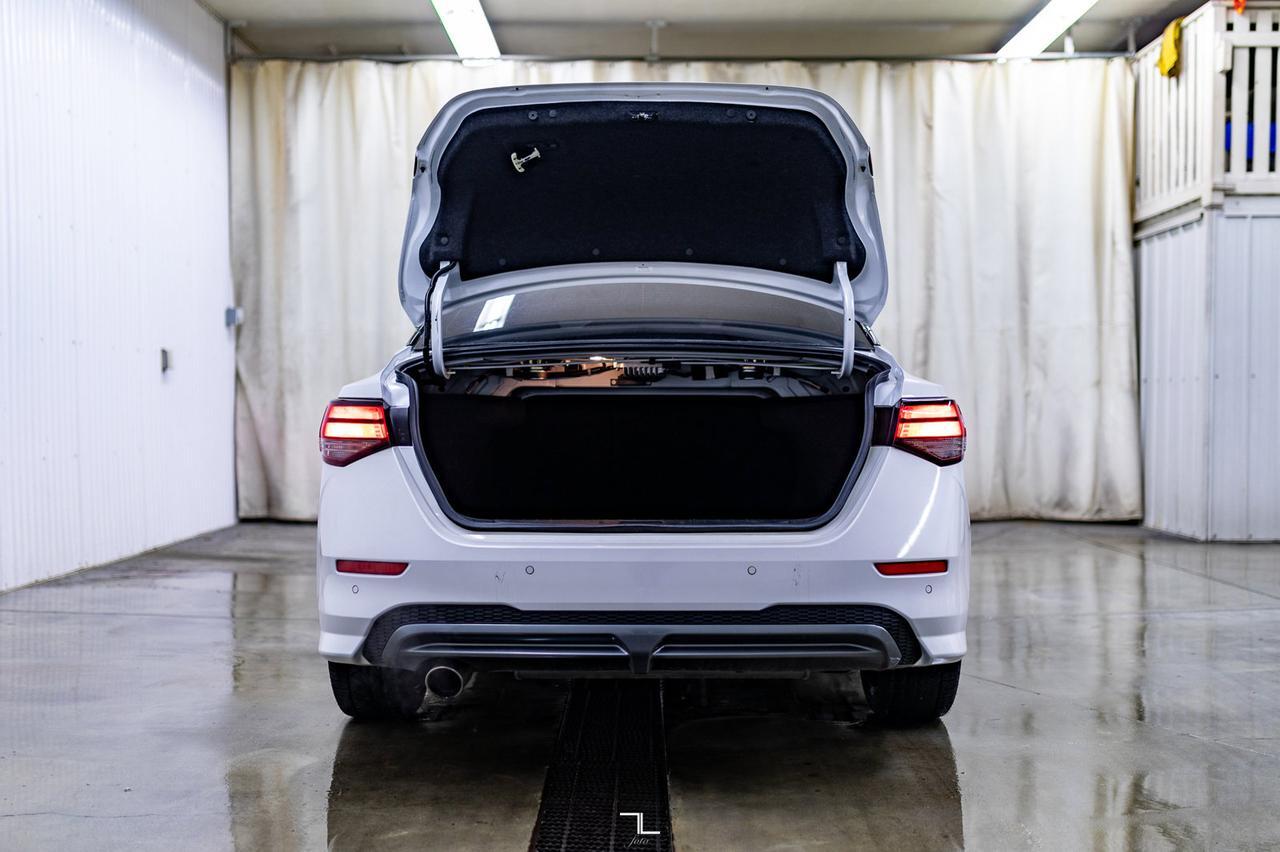 2022 Nissan Sentra SR Leather Roof BCam Red Deer AB