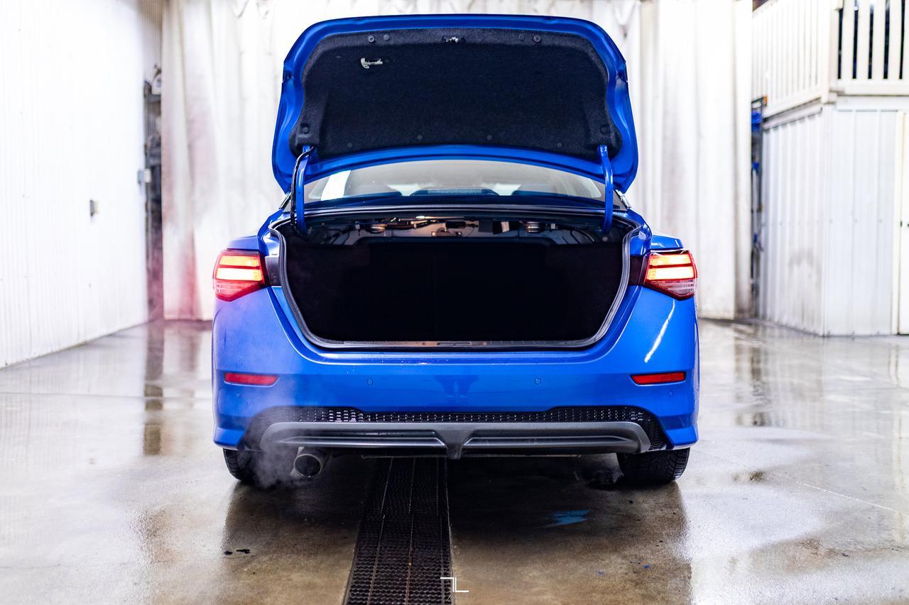 2022 Nissan Sentra SR Roof BCam Red Deer AB