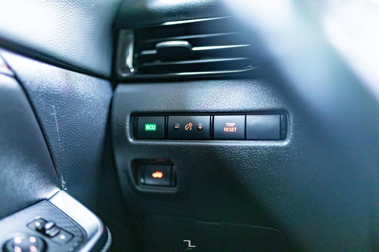 2022 Nissan Sentra SR Roof BCam Red Deer AB