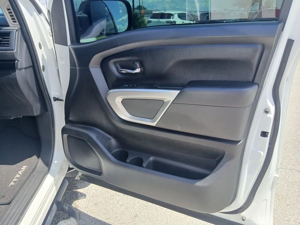 2022 Nissan Titan Crew Cab SV Pickup 4D 5 1/2 ft Maitland FL