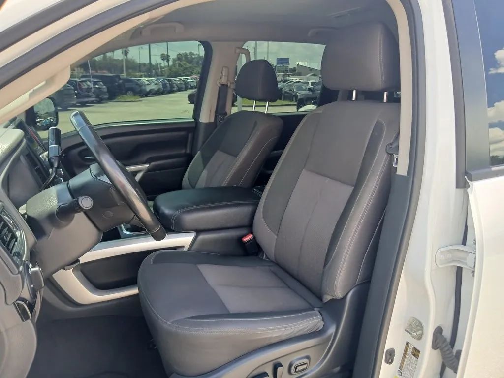 2022 Nissan Titan Crew Cab SV Pickup 4D 5 1/2 ft Maitland FL