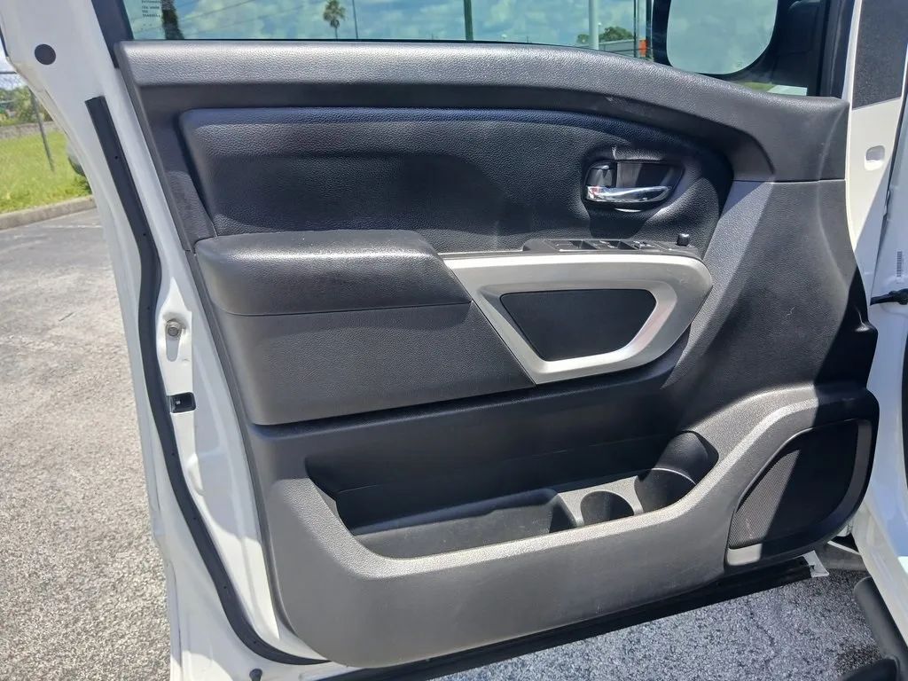 2022 Nissan Titan Crew Cab SV Pickup 4D 5 1/2 ft Maitland FL