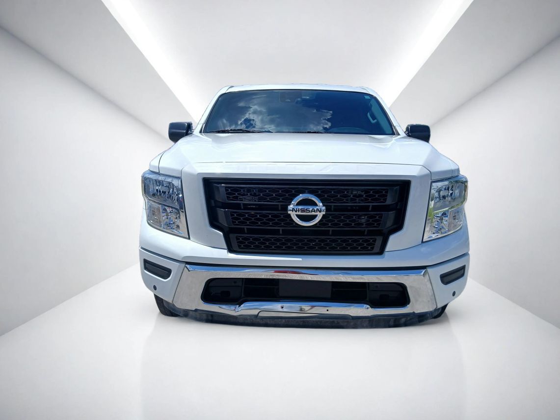 2022 Nissan Titan Crew Cab SV Pickup 4D 5 1/2 ft