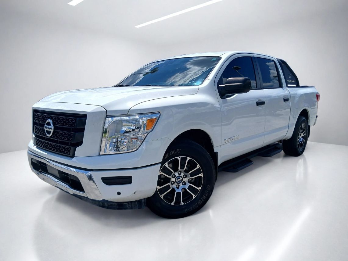 2022 Nissan Titan Crew Cab SV Pickup 4D 5 1/2 ft