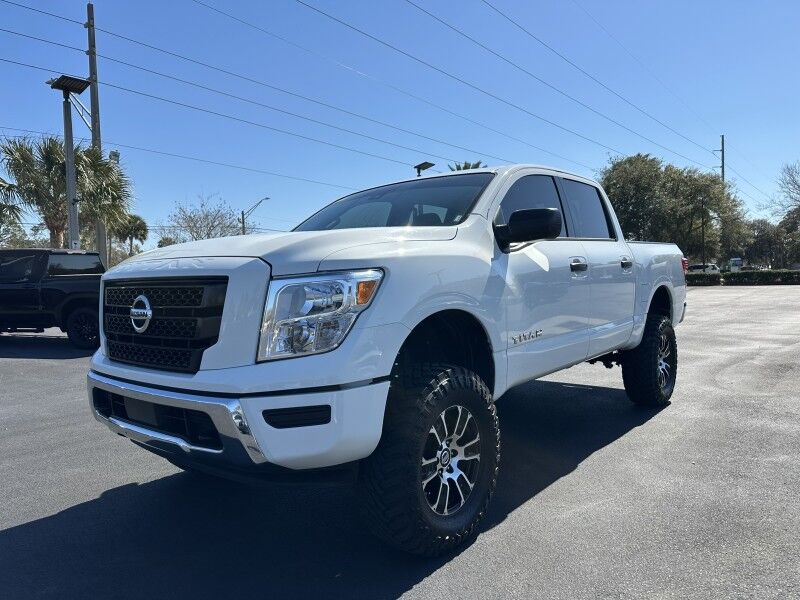 2022 Nissan Titan SV