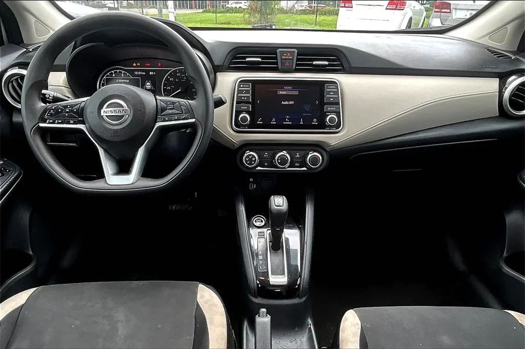 2022 Nissan Versa Sedan SV - Photo 13