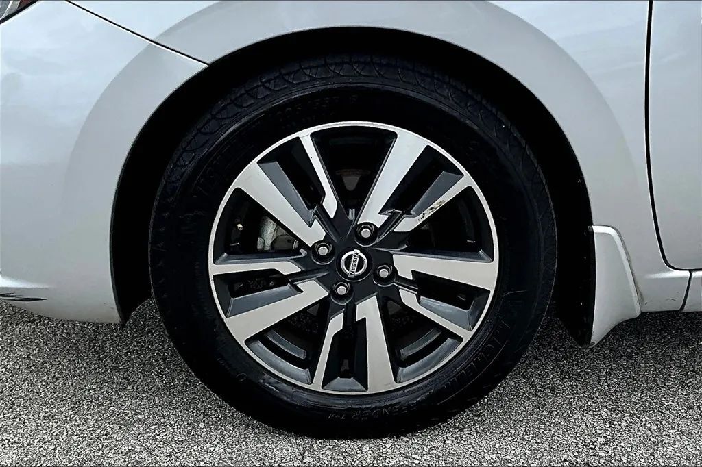 2022 Nissan Versa Sedan SV - Photo 8