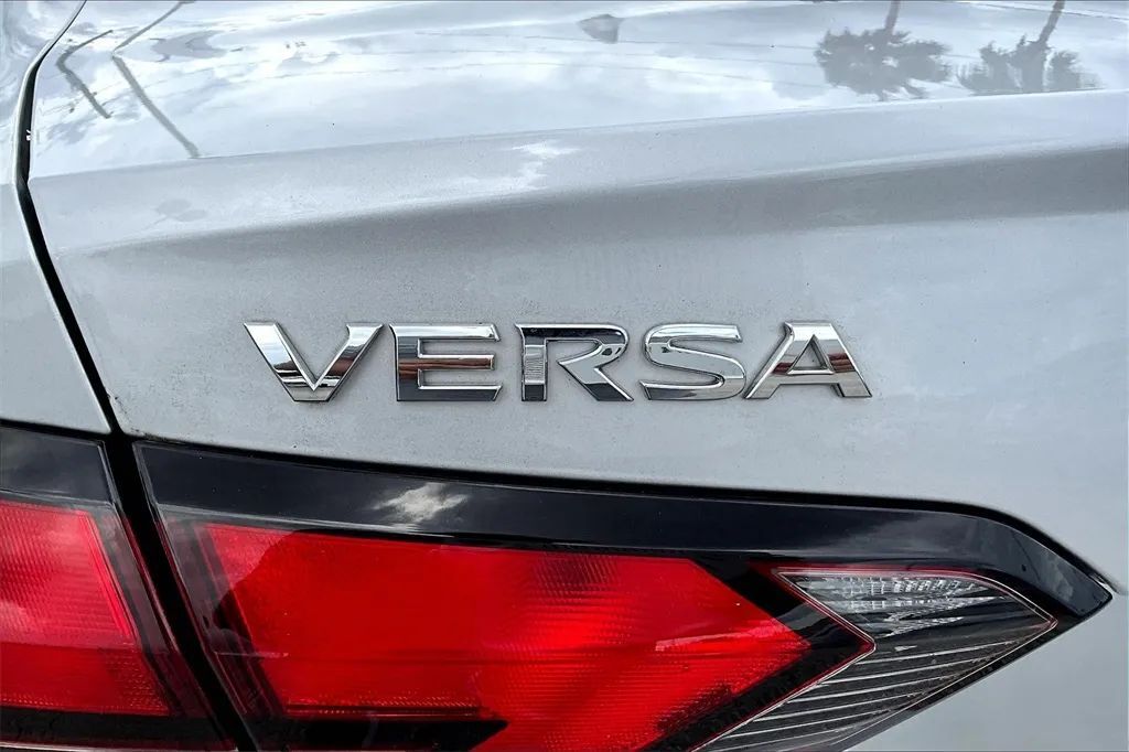 2022 Nissan Versa Sedan SV - Photo 7