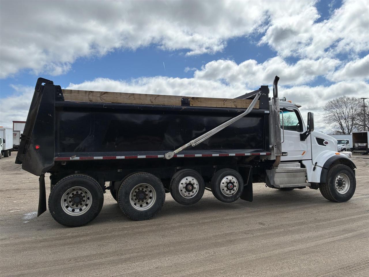 2022 Peterbilt 567 Eau Claire WI