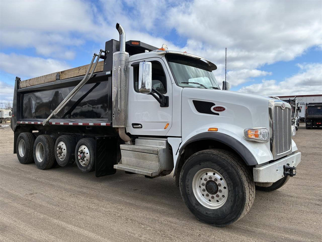 2022 Peterbilt 567 Eau Claire WI