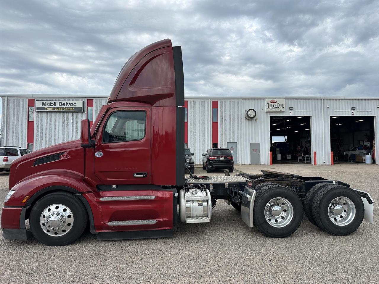 2022 Peterbilt 579 Non-Sleeper