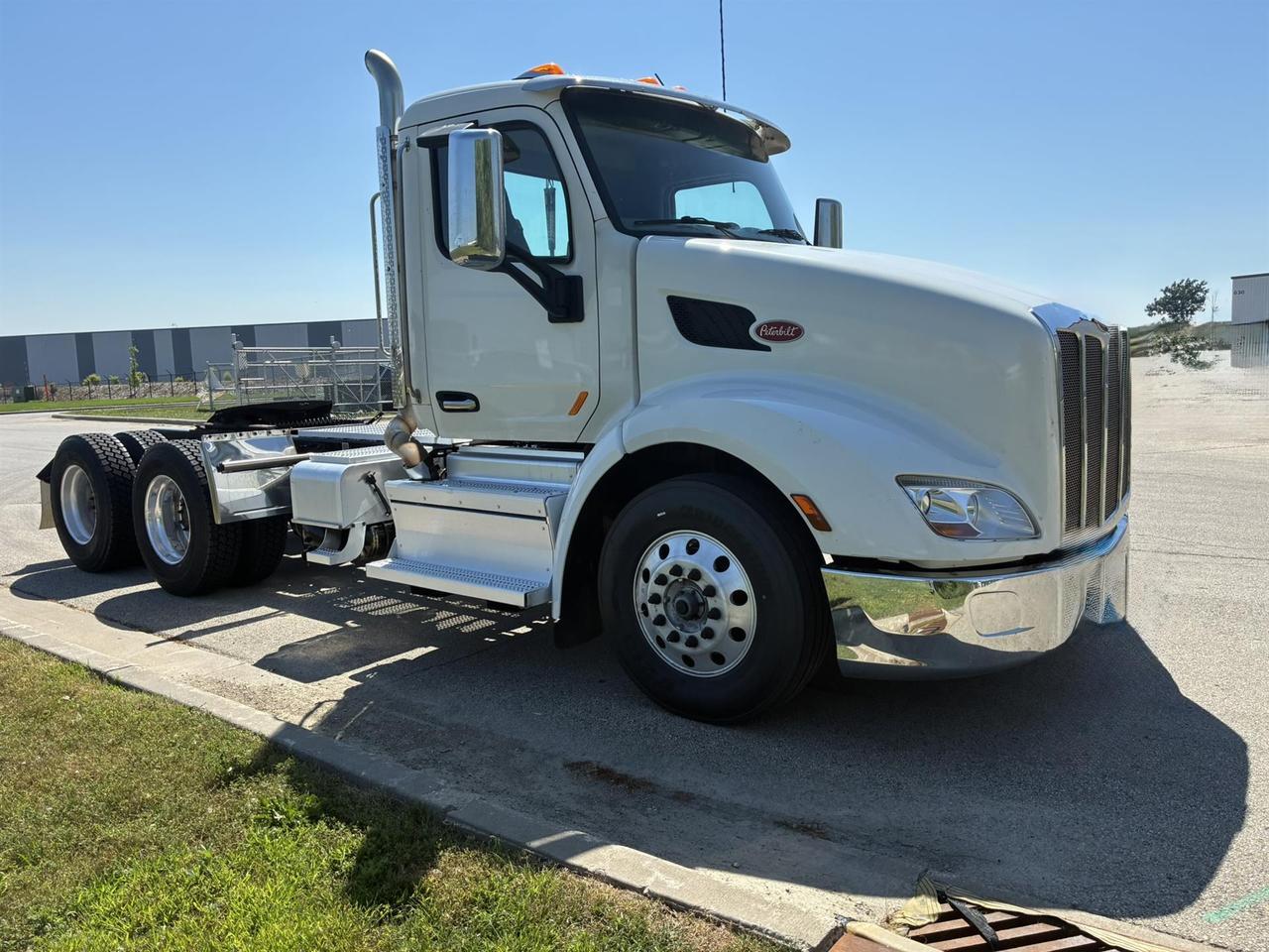 2022 Peterbilt 579 Non-Sleeper
