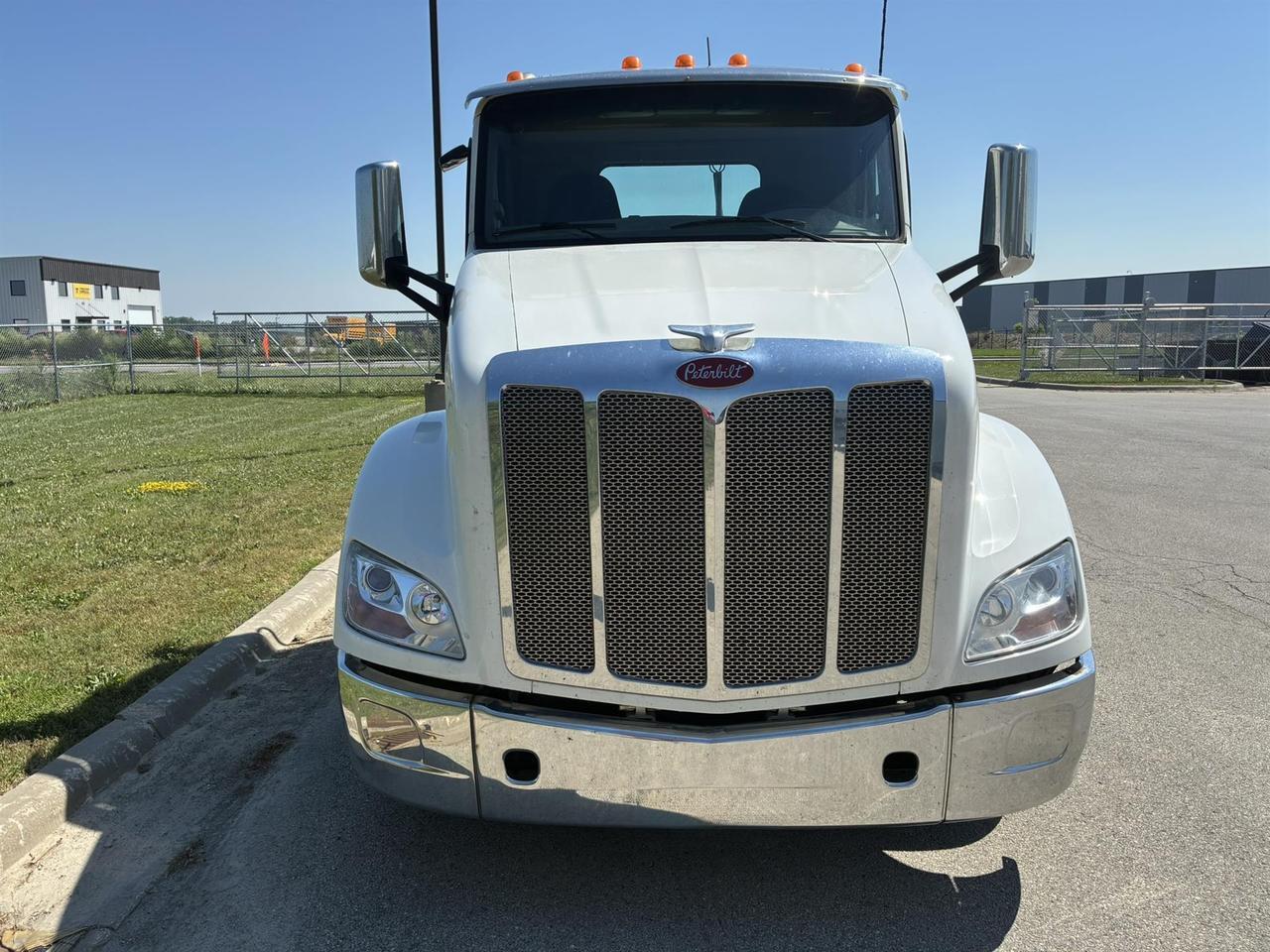 2022 Peterbilt 579 Non-Sleeper