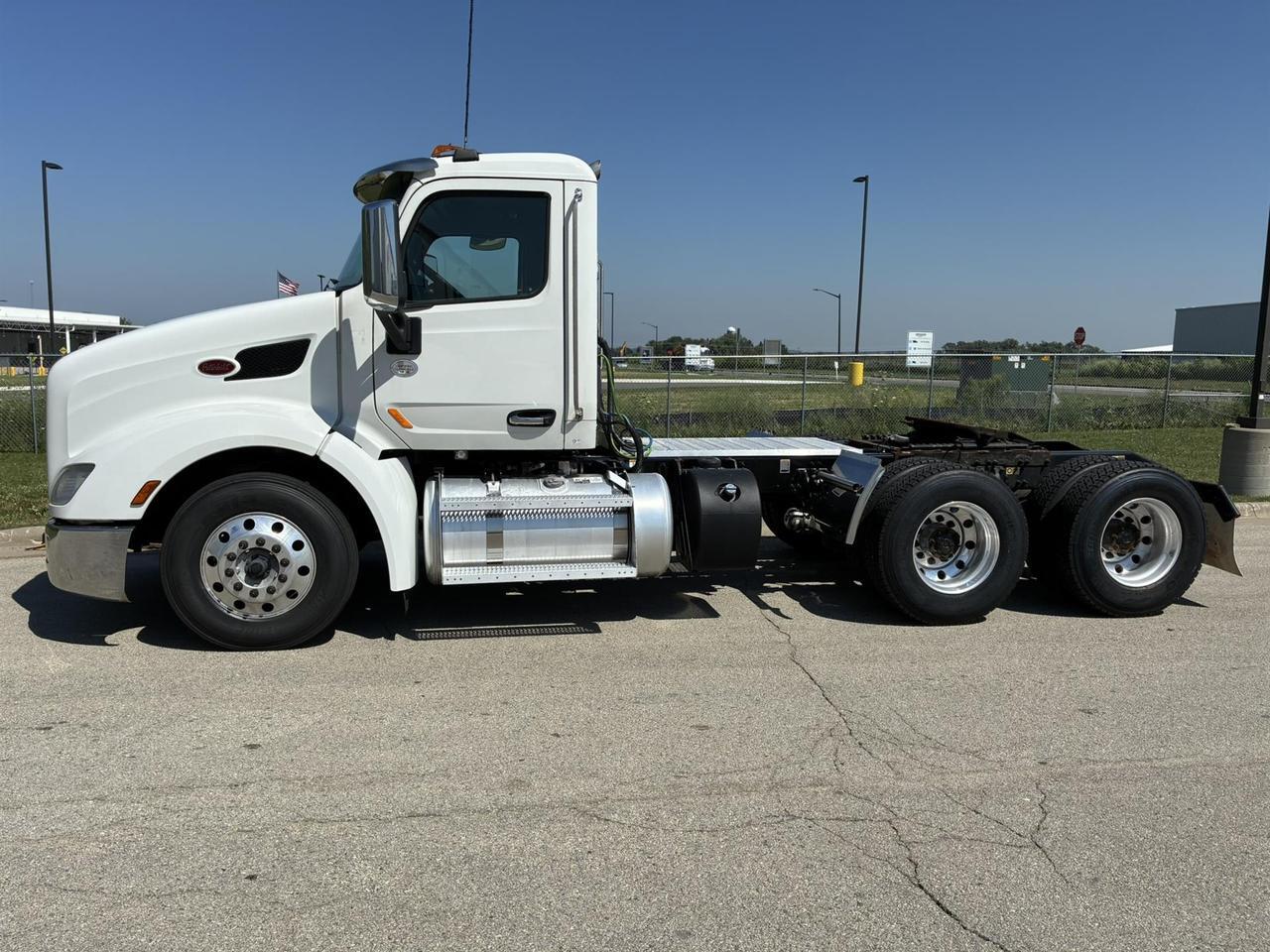 2022 Peterbilt 579 in Rochester, MN — photo 3