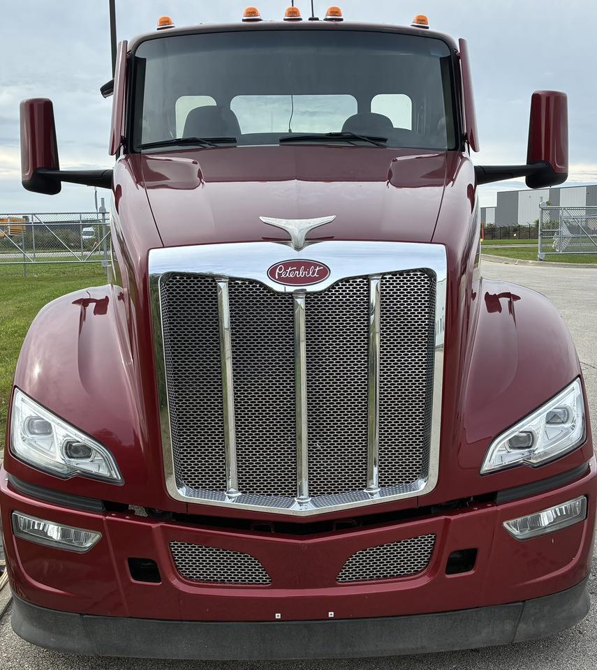 2022 Peterbilt 579 Non-Sleeper