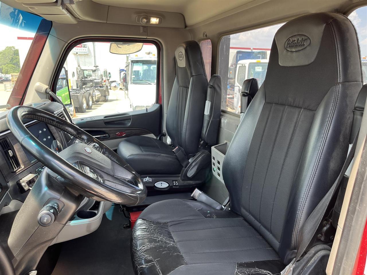 2022 Peterbilt 579 - image 10