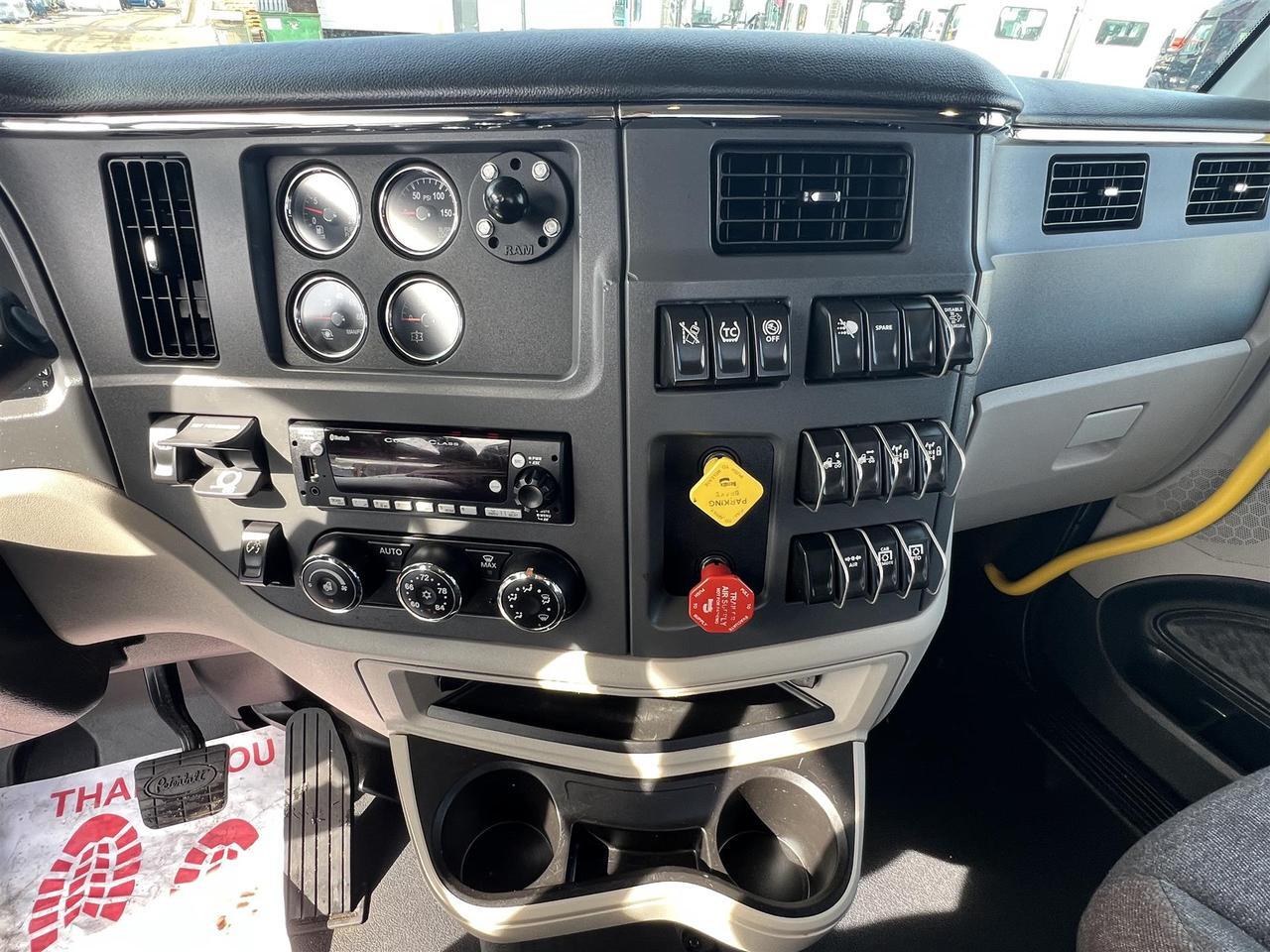 2022 Peterbilt 579 - image 11