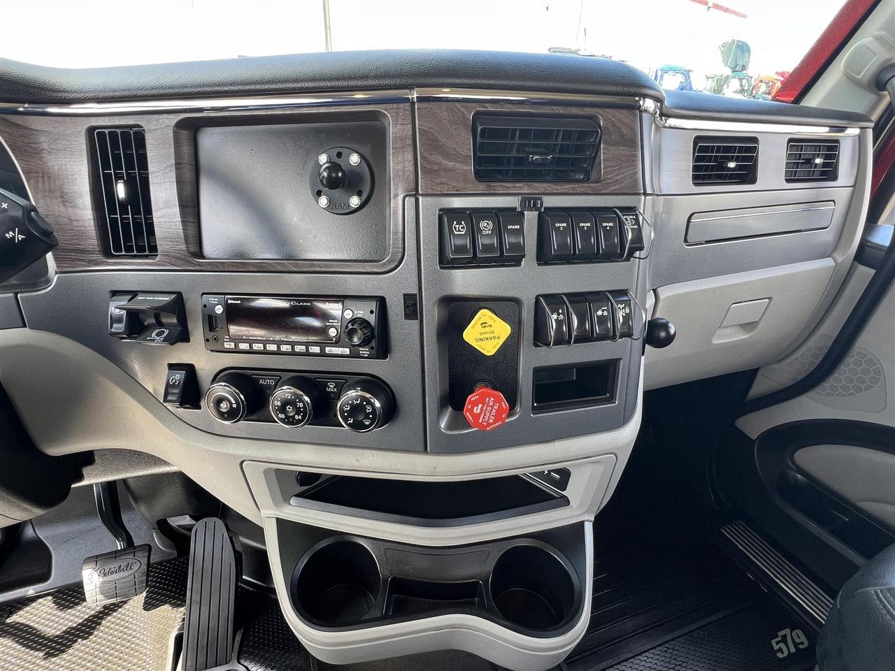 2022 Peterbilt 579 Fargo ND
