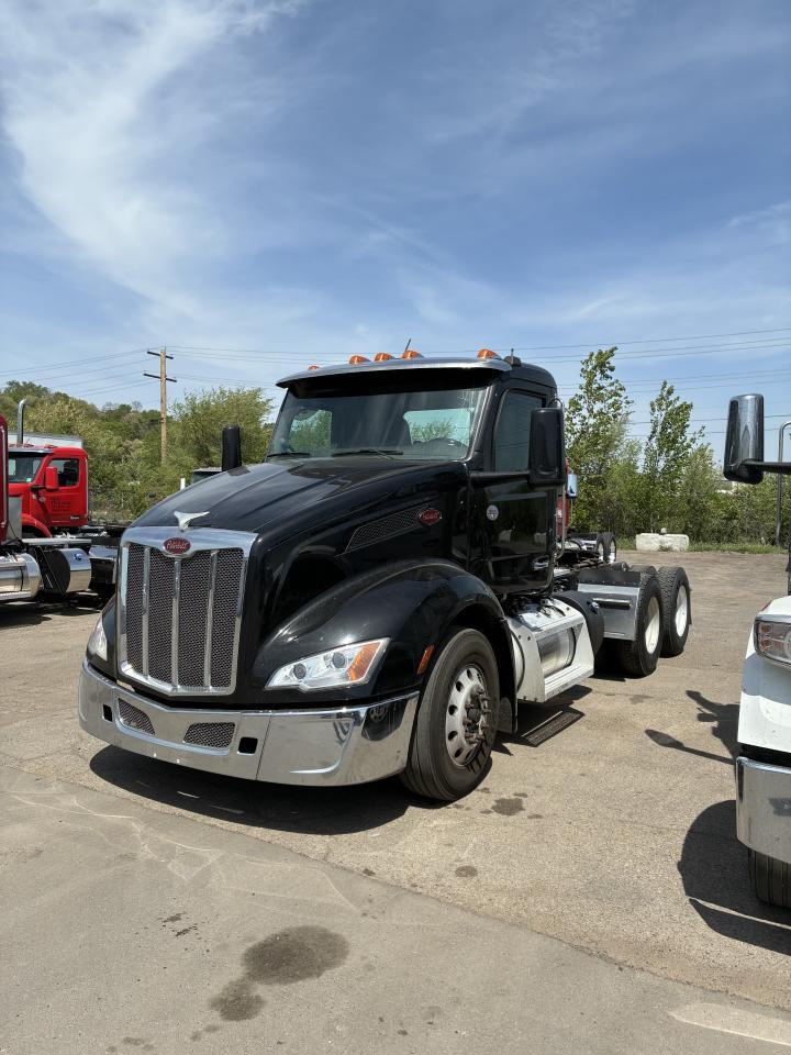 2022 Peterbilt 579 Non-Sleeper