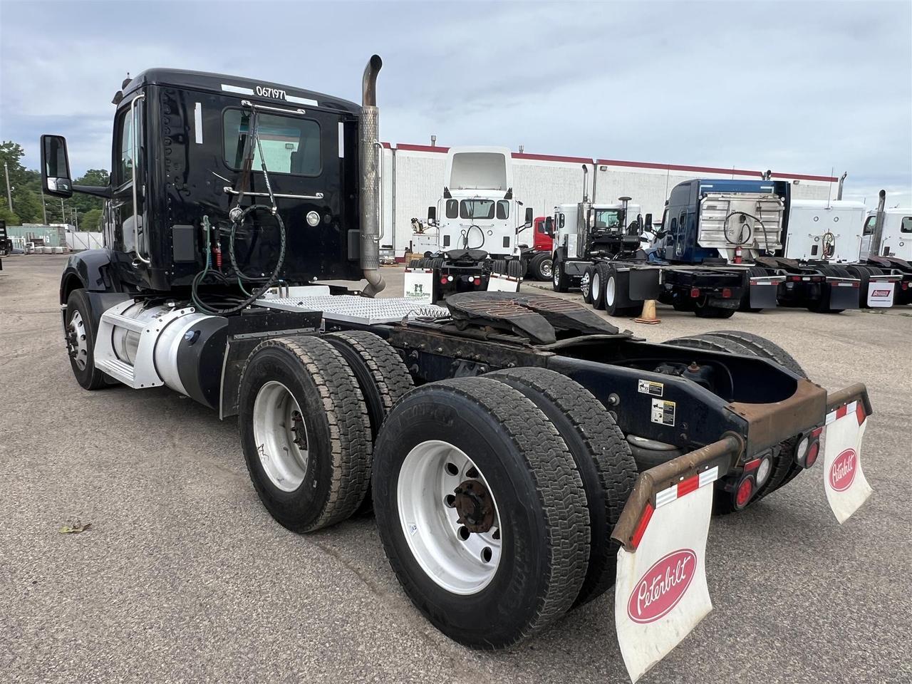 2022 Peterbilt 579 in South St. Paul, MN — photo 5