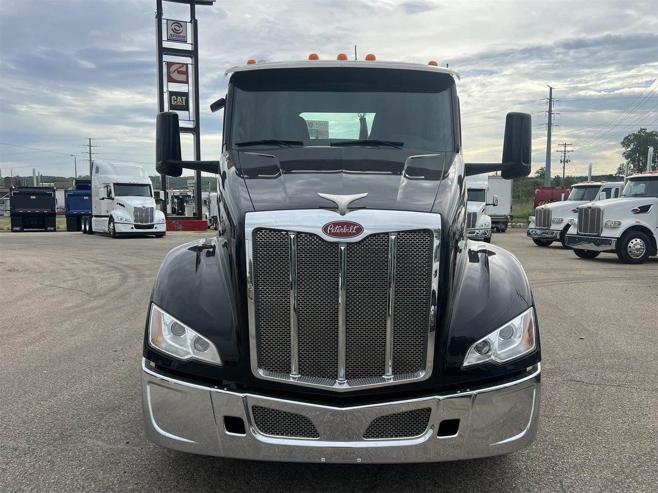 2022 Peterbilt 579 Non-Sleeper