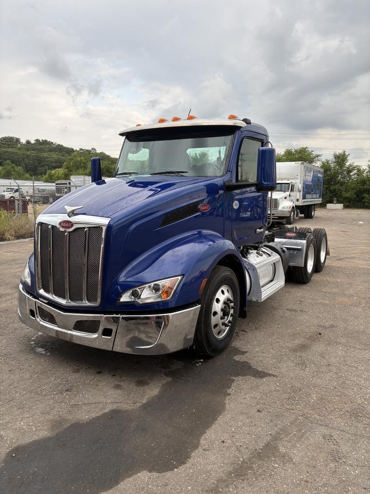2022 Peterbilt 579 Non-Sleeper