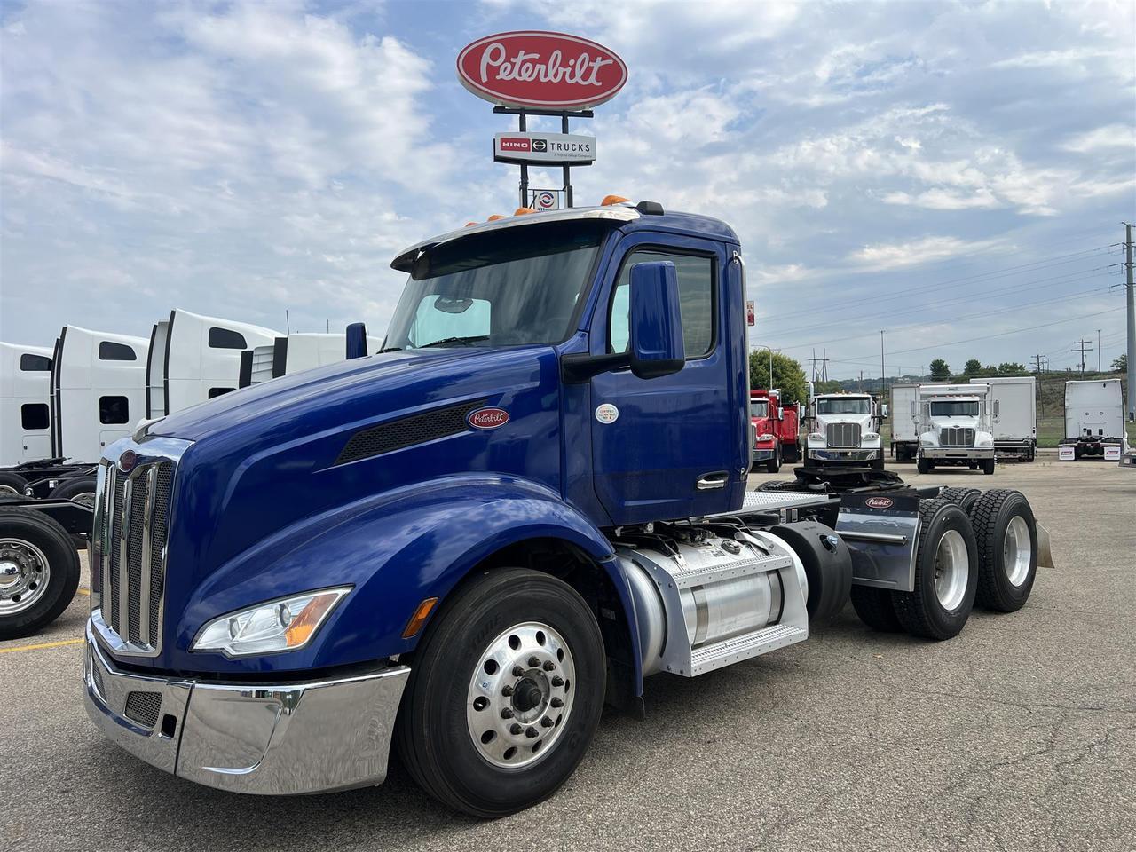 2022 Peterbilt 579 Non-Sleeper