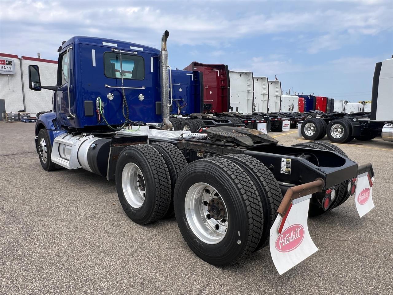 2022 Peterbilt 579 in South St. Paul, MN — photo 4