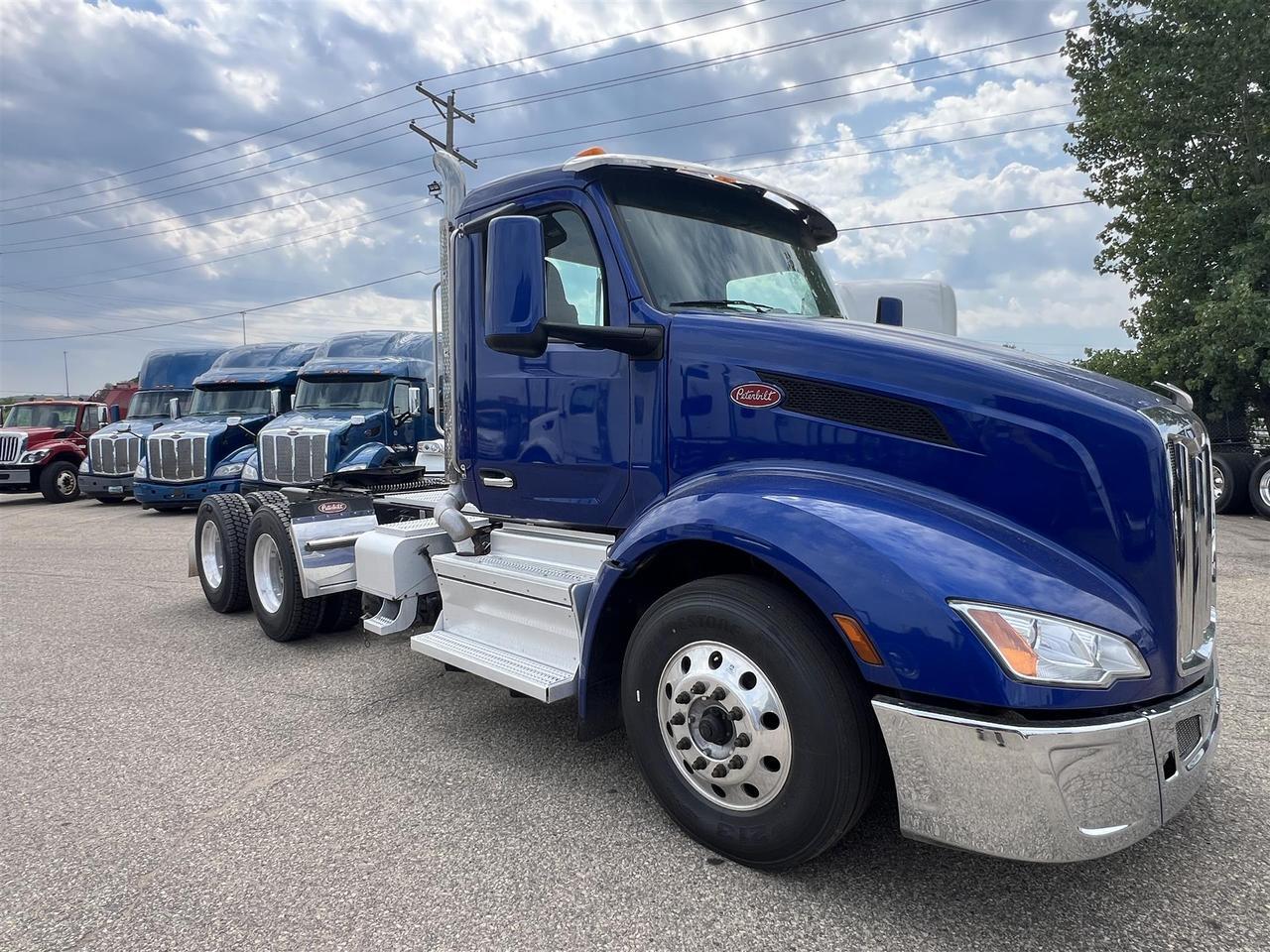 2022 Peterbilt 579 Non-Sleeper