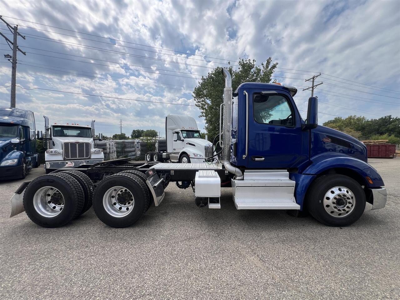 2022 Peterbilt 579 in South St. Paul, MN — photo 3