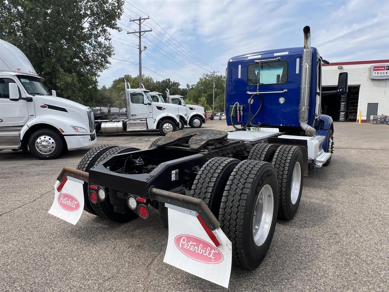 2022 Peterbilt 579 in South St. Paul, MN — photo 6