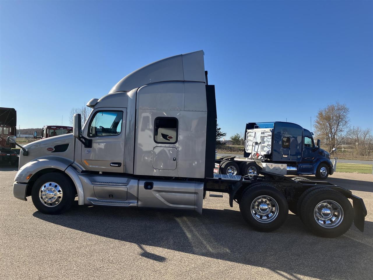 2022 Peterbilt 579 Sleeper