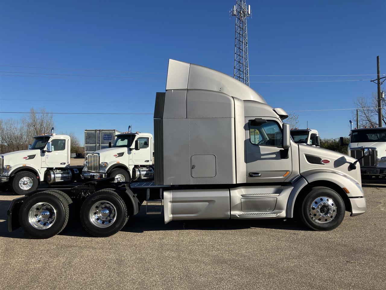 2022 Peterbilt 579 58" Mid Roof Rochester MN