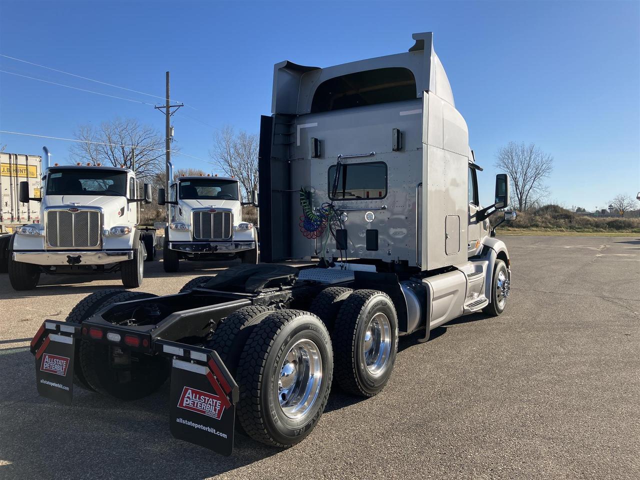 2022 Peterbilt 579 58" Mid Roof Rochester MN