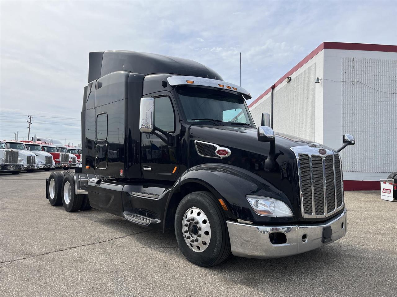2022 Peterbilt 579 72&quot; Raised Roof Fargo ND