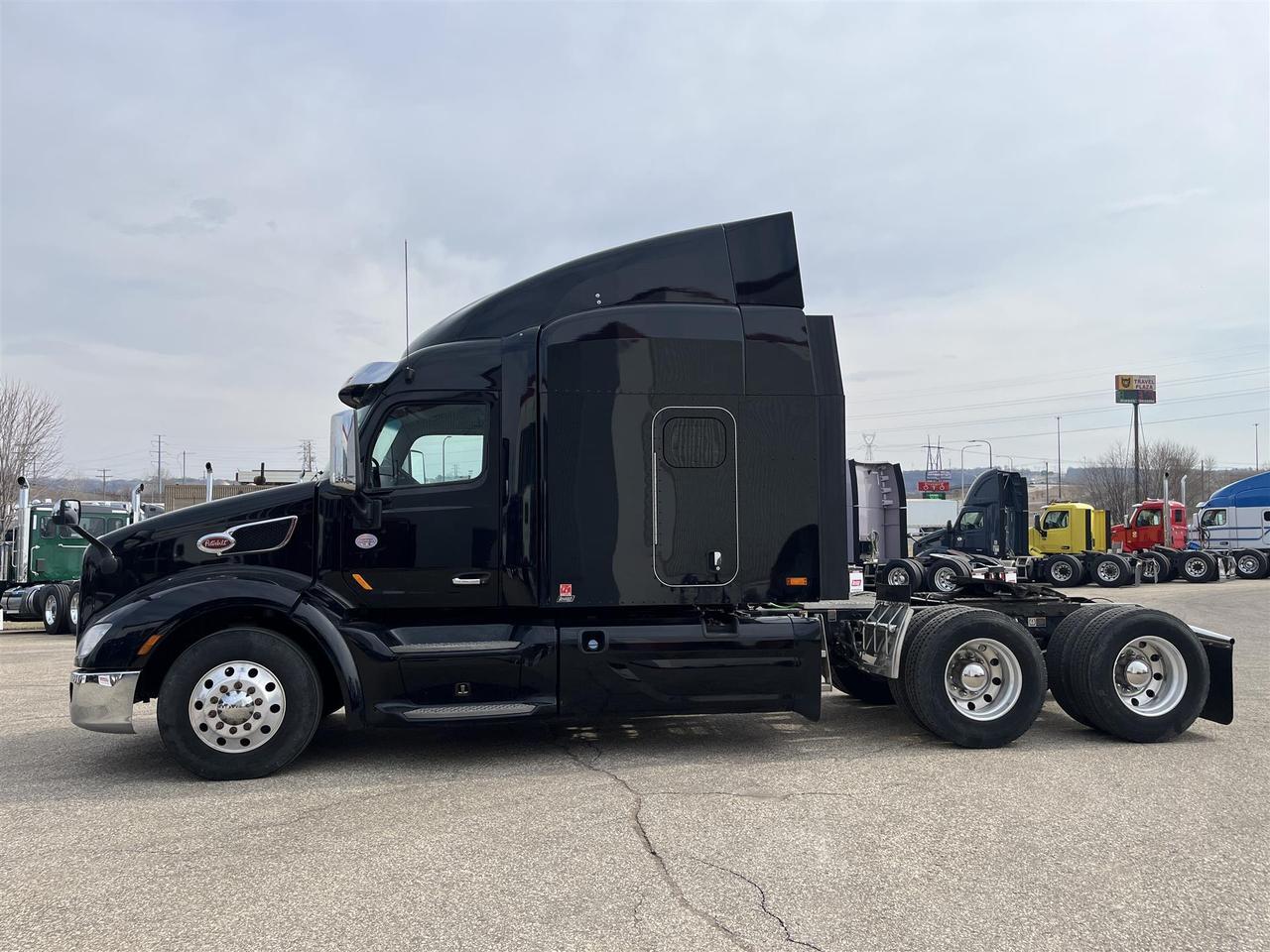 2022 Peterbilt 579 72&quot; Raised Roof South St. Paul MN