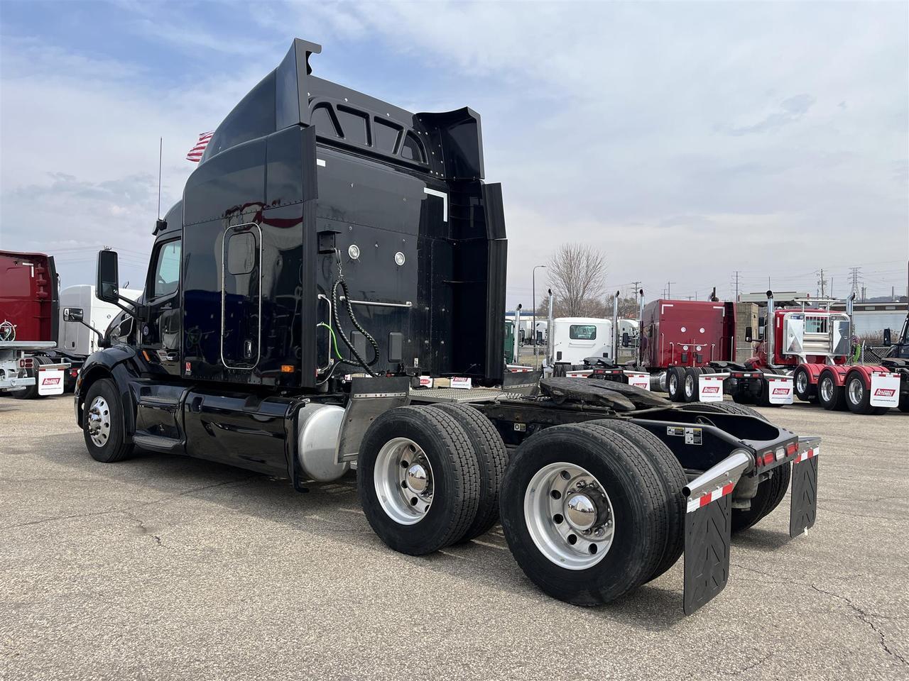 2022 Peterbilt 579 72&quot; Raised Roof South St. Paul MN