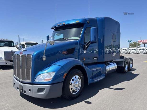 2022 Peterbilt 579 80&quot; Double Bunk Raised Roof South St. Paul MN