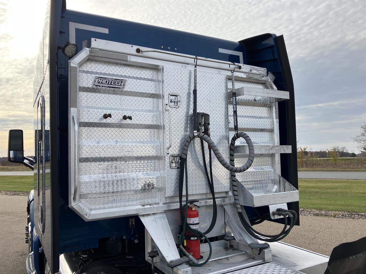 2022 Peterbilt 579 80&quot; Mid Roof Eau Claire WI