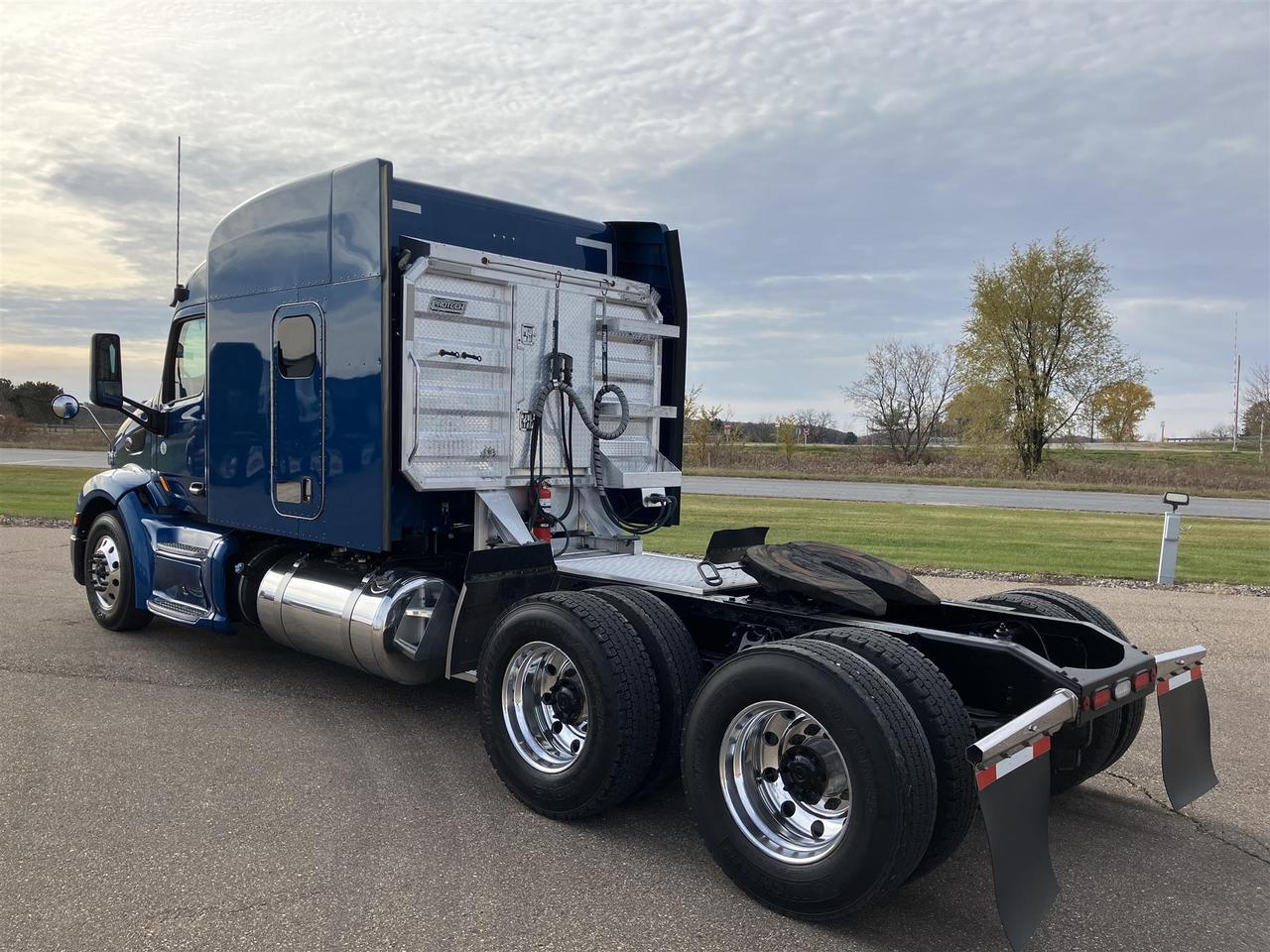 2022 Peterbilt 579 80&quot; Mid Roof Eau Claire WI