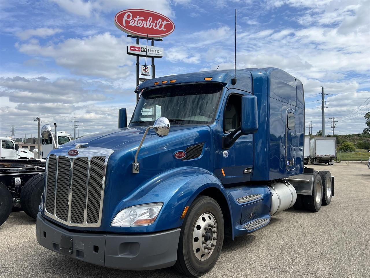 2022 Peterbilt 579 80&quot; Mid Roof Eau Claire WI