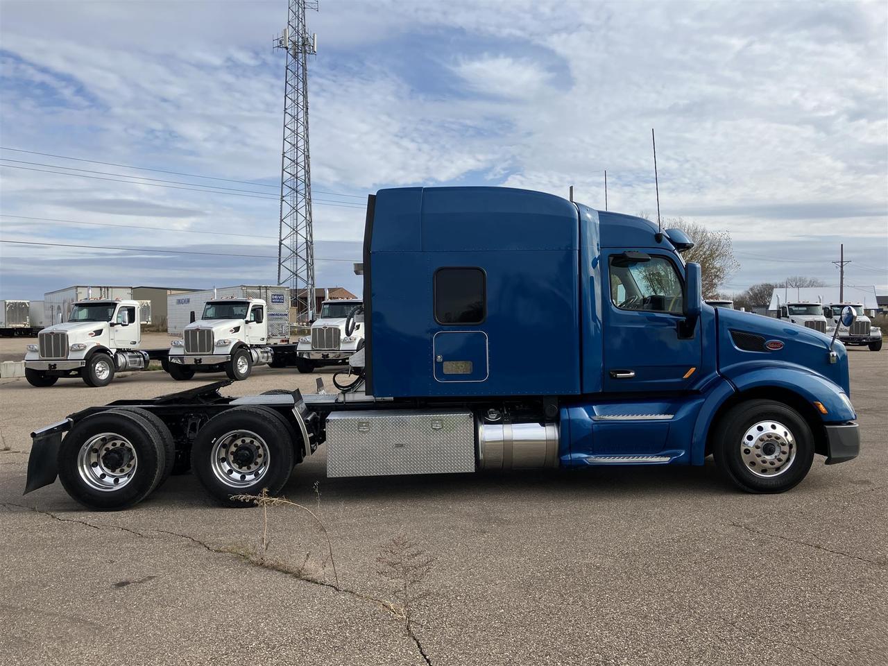 2022 Peterbilt 579 80&quot; Mid Roof Eau Claire WI