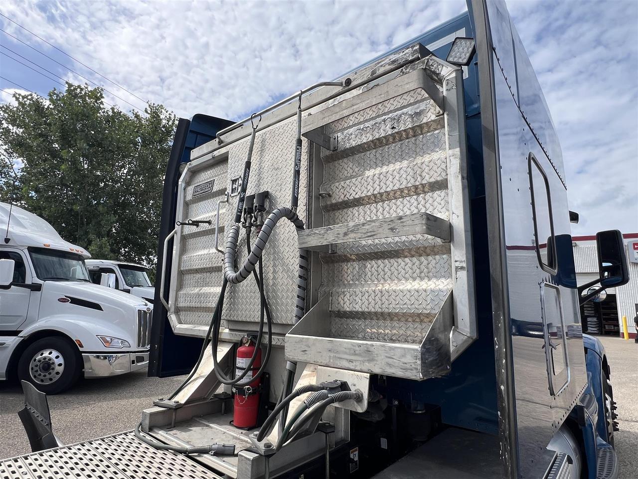 2022 Peterbilt 579 80&quot; Mid Roof Eau Claire WI
