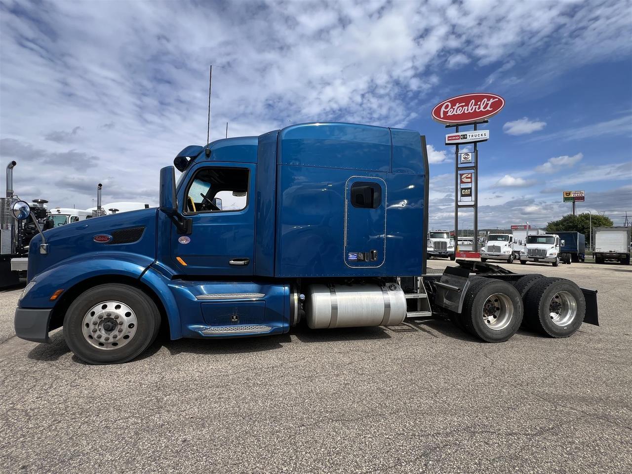 2022 Peterbilt 579 80&quot; Mid Roof Eau Claire WI