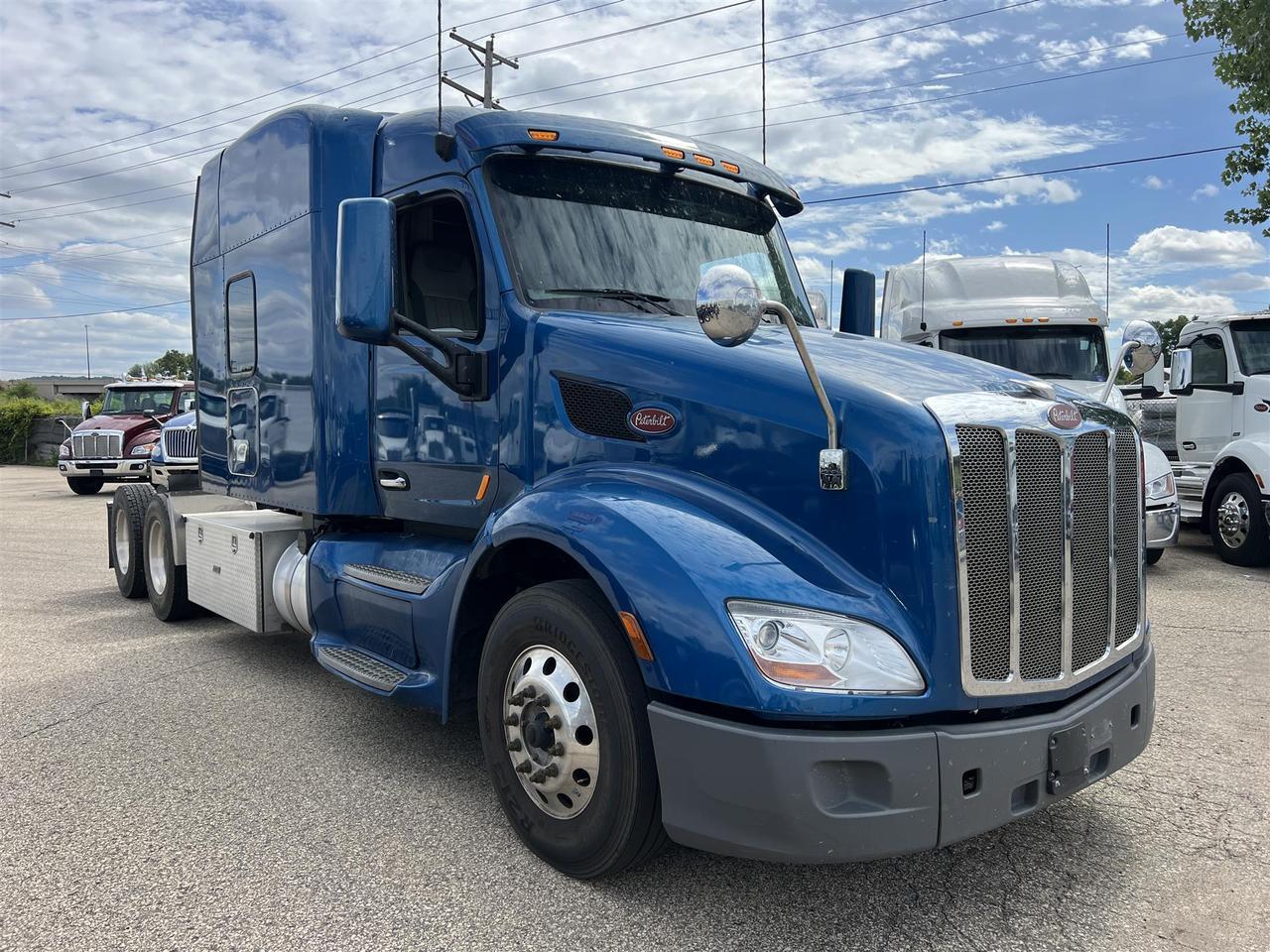 2022 Peterbilt 579 80&quot; Mid Roof Eau Claire WI