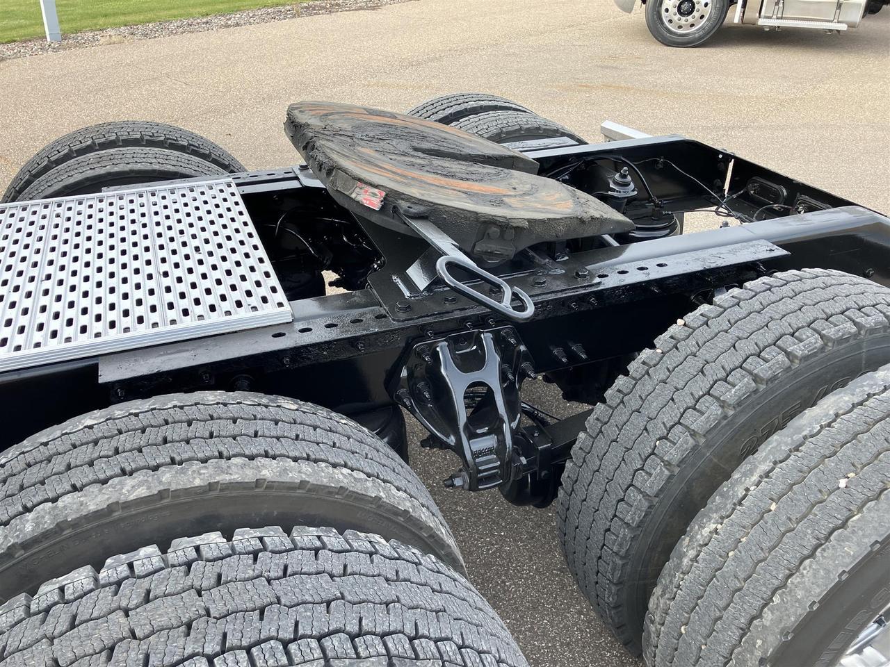 2022 Peterbilt 579 80&quot; Mid Roof Eau Claire WI