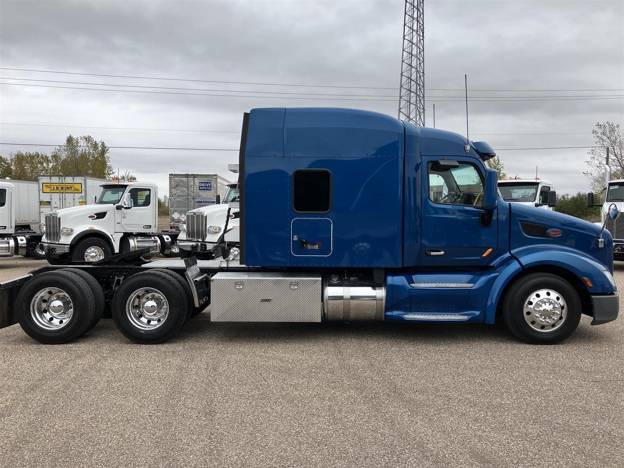 2022 Peterbilt 579 80&quot; Mid Roof Eau Claire WI
