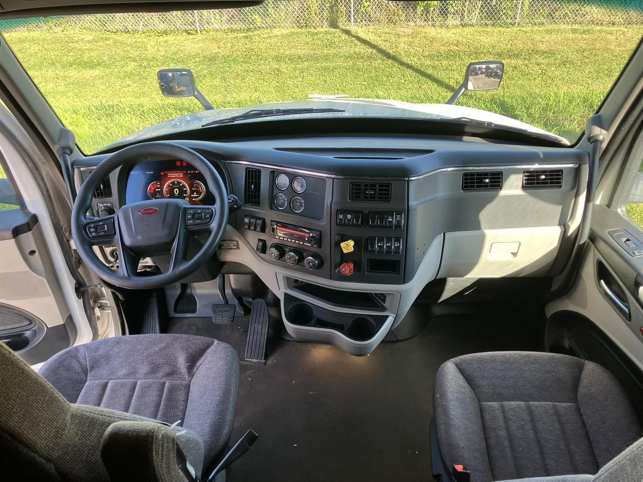 2022 Peterbilt 579 80" Mid Roof Rochester MN